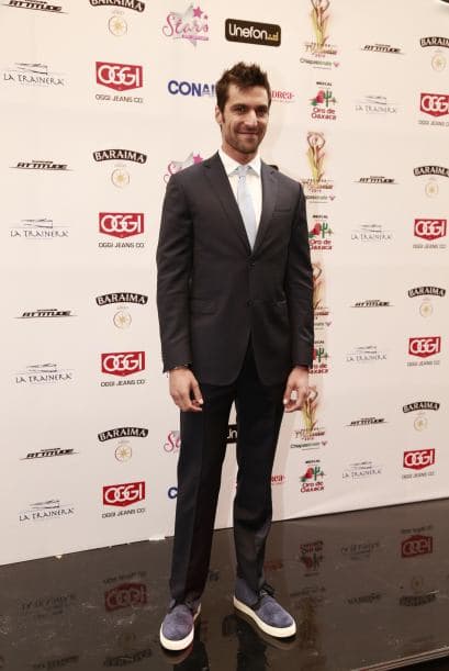 Osvaldo de León perdió el camino hacia el top de los más sensuales. ¿Alguna chica gusta guiarlo tomado de la mano? ¡No se peleen!