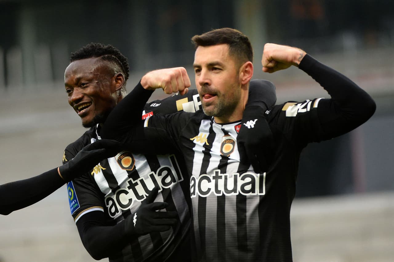 Angers derrotó 2-1 a Troyes.