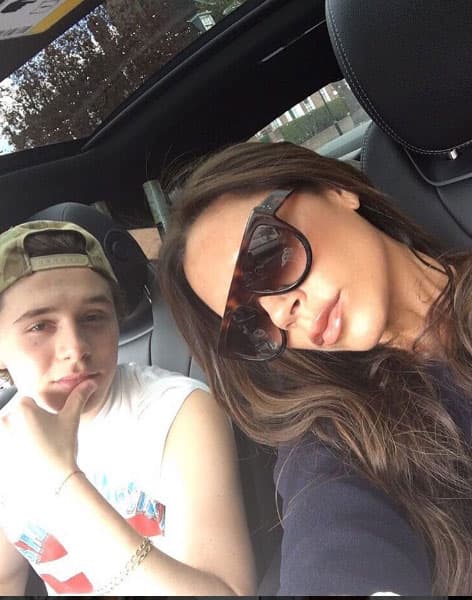 Victoria compartió foto cuando Brooklyn la llevó: "Cara de una mamá pretendiendo que no está nerviosa", anotó.