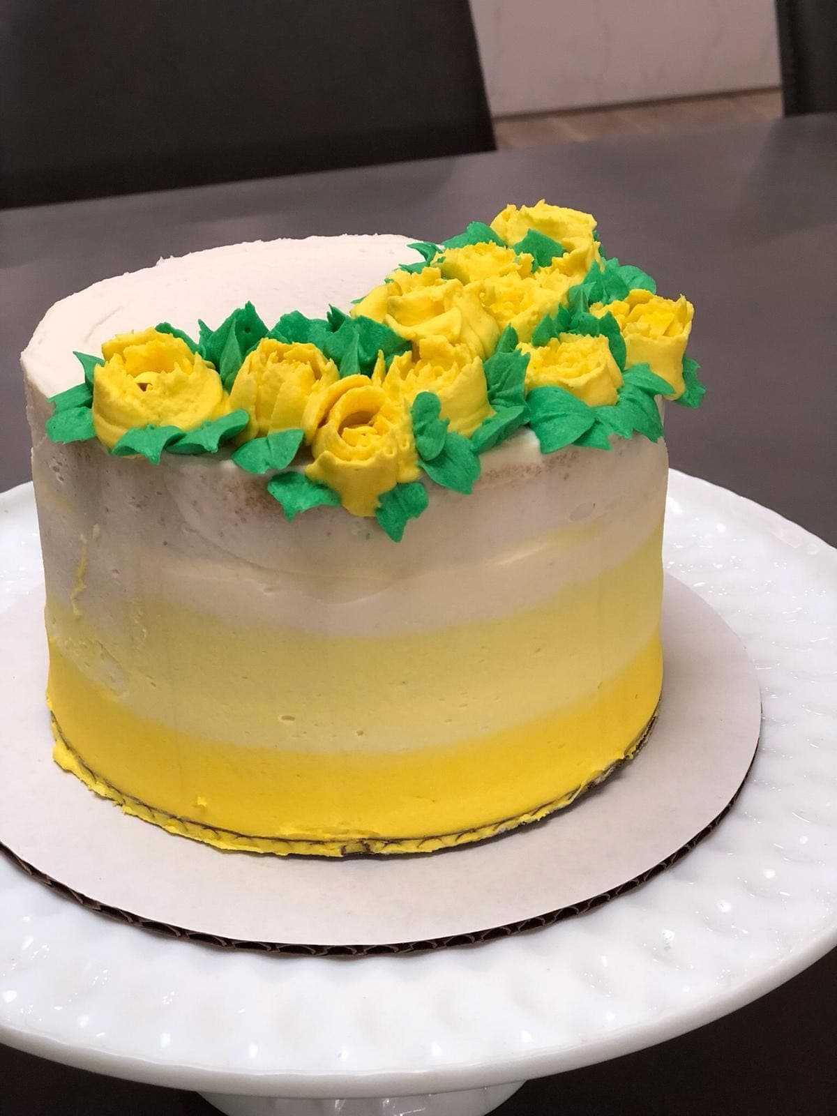 "La gente me pide pasteles, entonces yo los hago y me pagan", cuenta Diego.