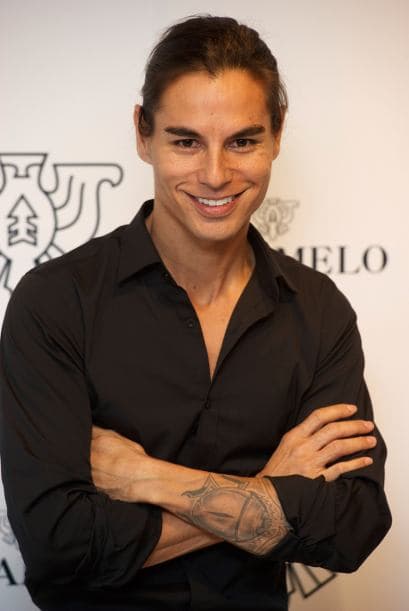 Julio Iglesias Jr. tiene cuatro álbumes de estudio y también una carrera como modelo.