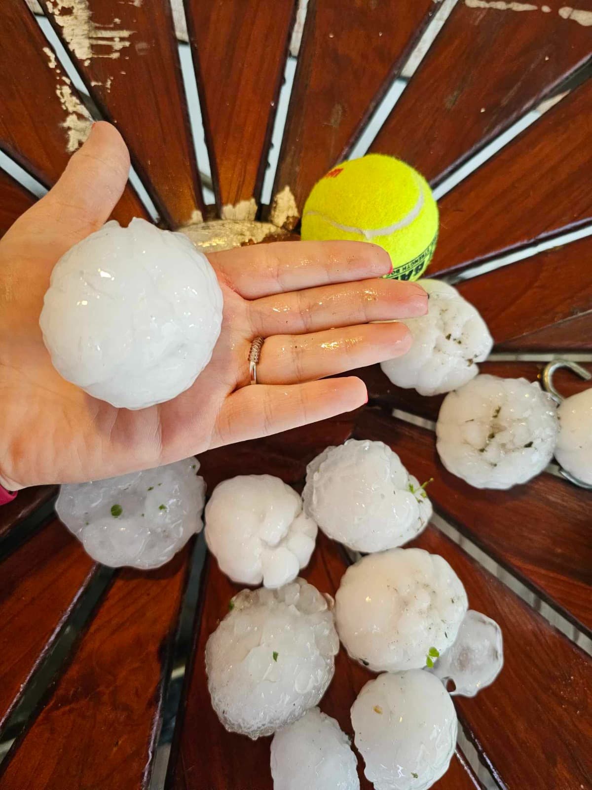 Granizo del tamaño de pelotas de tennis fue captado en Trophy Club.