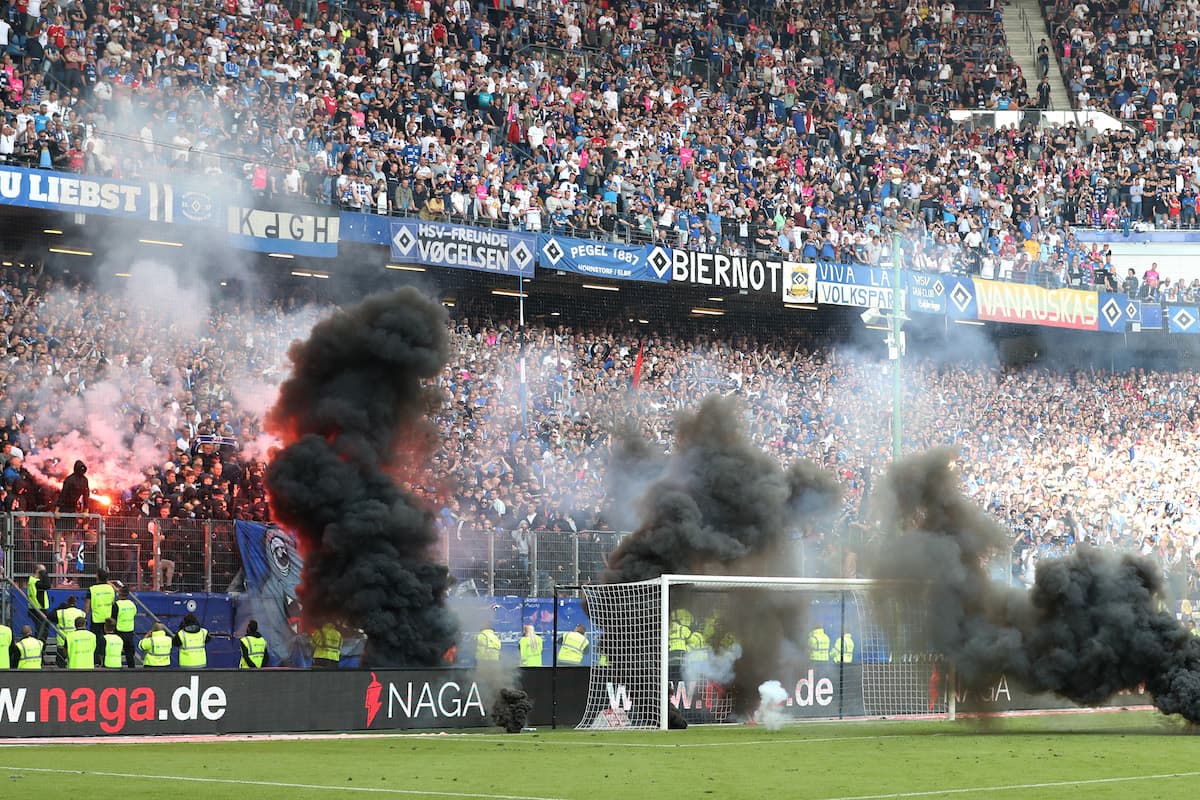 El descenso del Hamburgo provocó fuertes disturbios en las tribunas