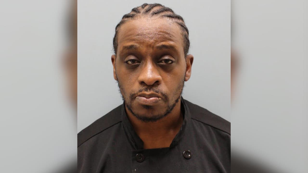 Thomas le escribió por mensajes de textos a Tiffany cómo iba a matar al menor, según dicen los documentos judiciales.