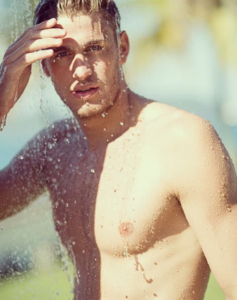 Emilio ha modelado para importantes marcas internacionales.