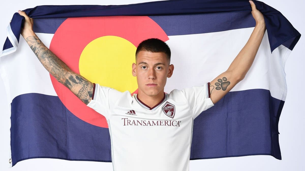 La nueva camisa es conocida como 'Diamante Negro', en referencia a las sinuosas pistas de esquí cercanas a Denver. (Colorado Rapids)