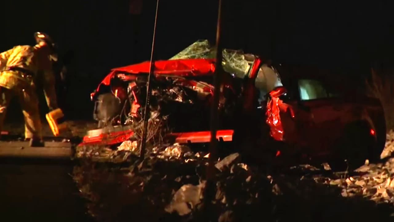 Mueren tres personas en un choque frontal en Folsom