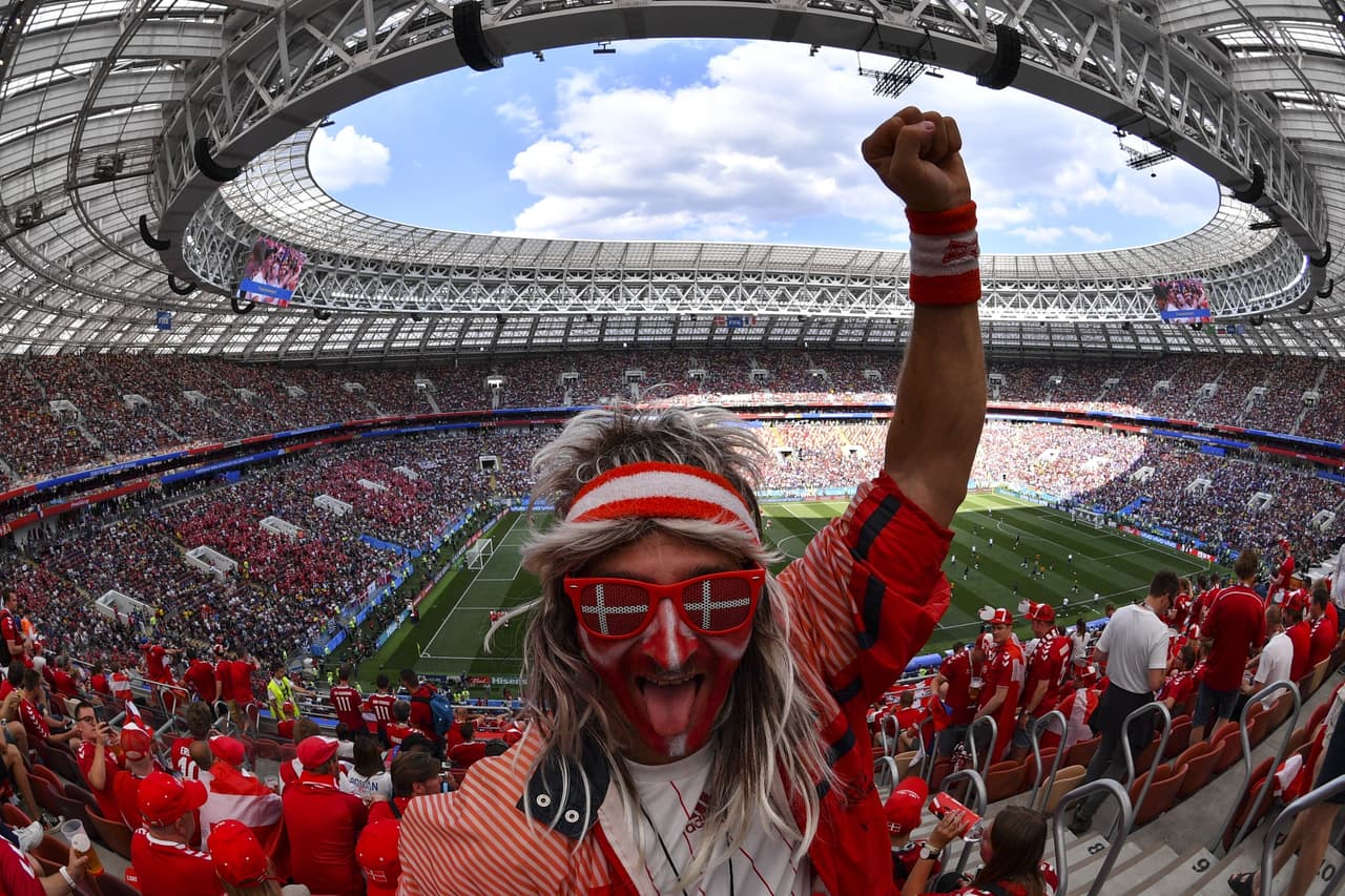 El estadio de Luzhnikí, así como sus cercanías, se colmaron de fanáticos daneses y franceses que pusieron el buen ambiente para vivir una jornada innolvidable del Mundial de Rusia 2018.