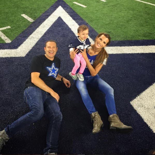 Alan Tacher y Cristina Bernal, sus papás, contrajeron matrimonio el 7 de febrero de 2015, luego de 3 años de noviazgo y 5 meses y medio de embarazo.