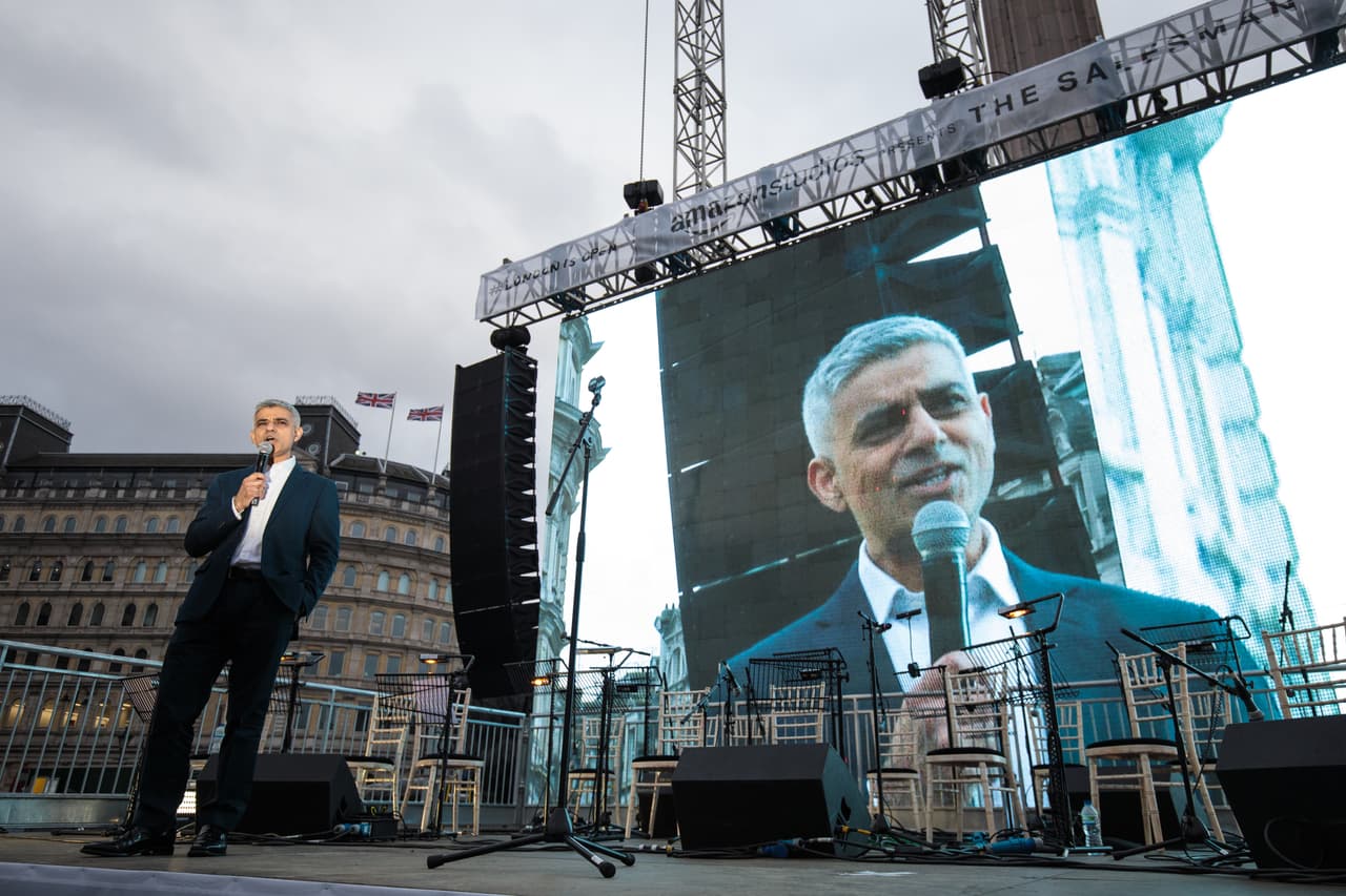 El alcalde de Londres, Sadiq Khan, se dirigió a la multitud antes del estreno del filme 'The Salesman' y destacó la necesidad de ser inclusivos.