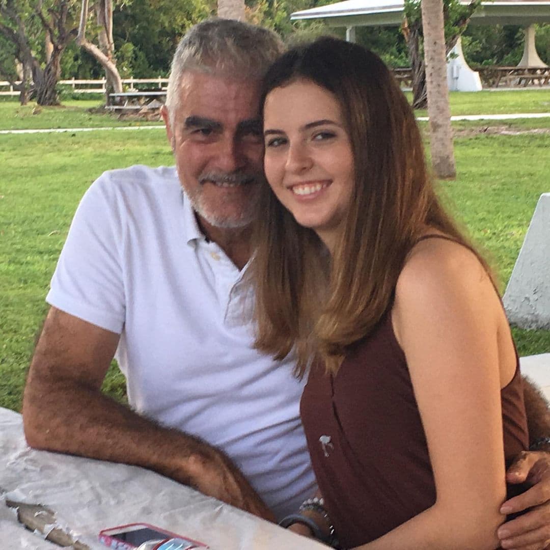 En mayo publicó esta imagen junto a su 
<b>hija mayor Paula, de 22 años</b>, en la que se refiere a ella como: "Luz de mis ojos".