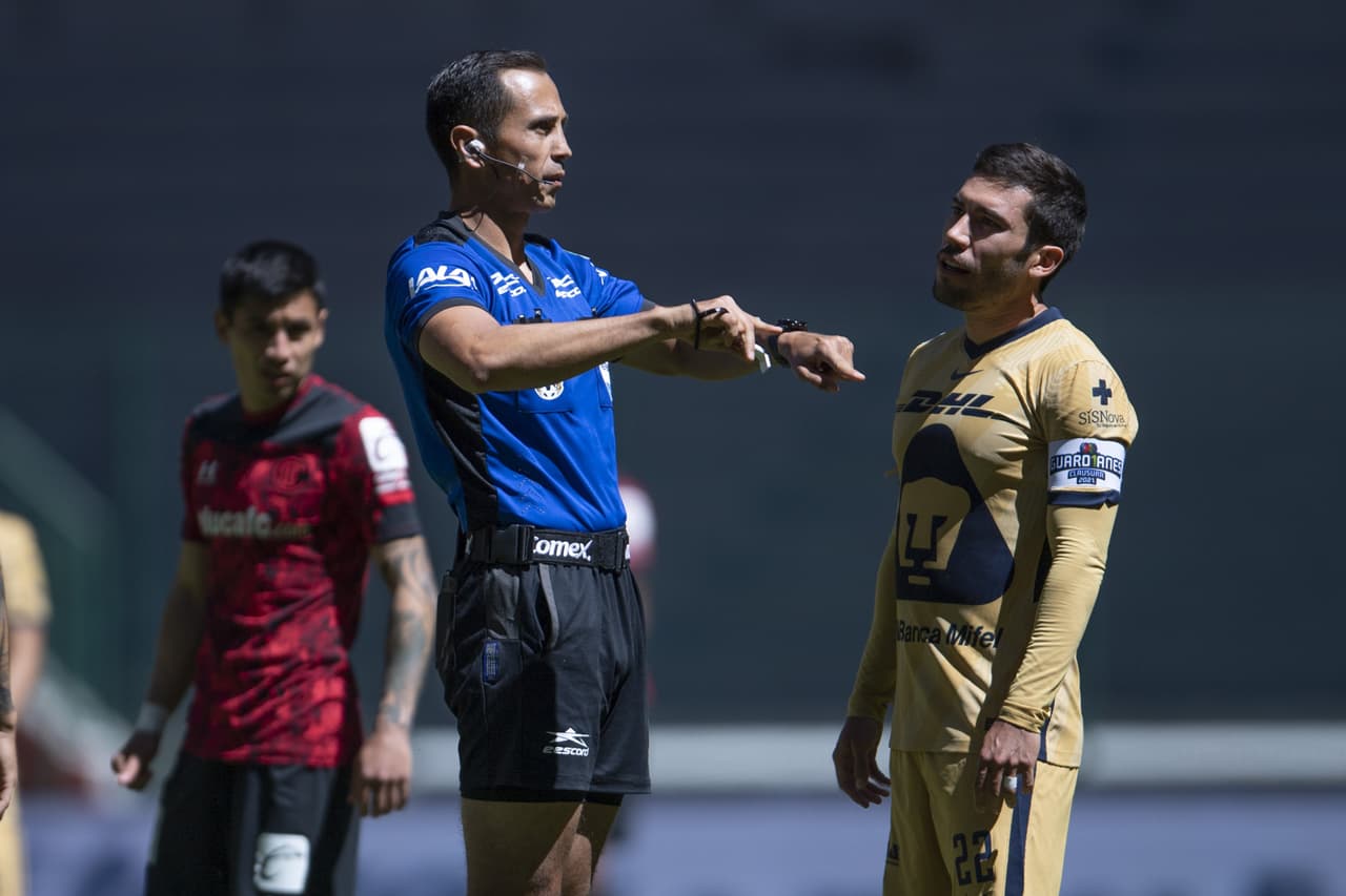Una polémica victoria para los 'Diablos Rojos', pues el árbitro anuló un gol para los Pumas de la UNAM y, de último minuto, Alexis Canelo anotó el gol del gane para Toluca en casa, durante la Jornada 6 del Torneo Guard1anes 2021.