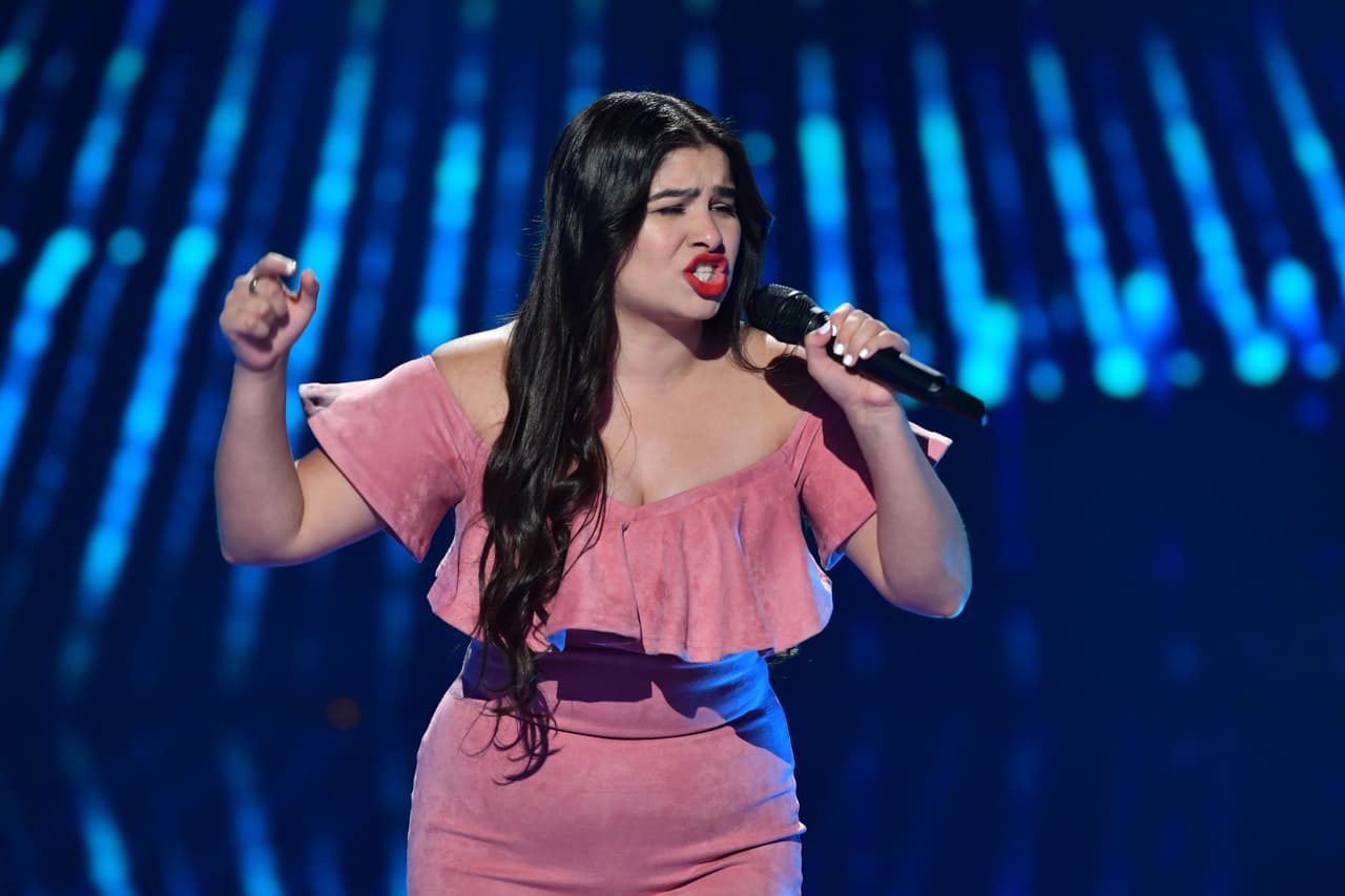 Para esa noche interpretó el tema ‘Mi sorpresa fuiste tú’ de Calibre 50.