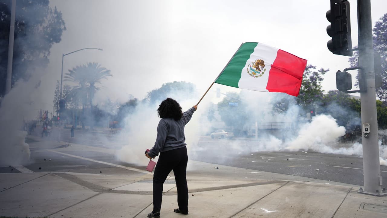 Gobierno de México responde a los operativos de ICE en Los Ángeles y explica cómo pedir ayuda de emergencia