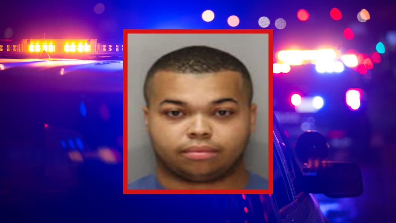 EMT acusado de tomar fotos de una mujer en la parte trasera de una ambulancia