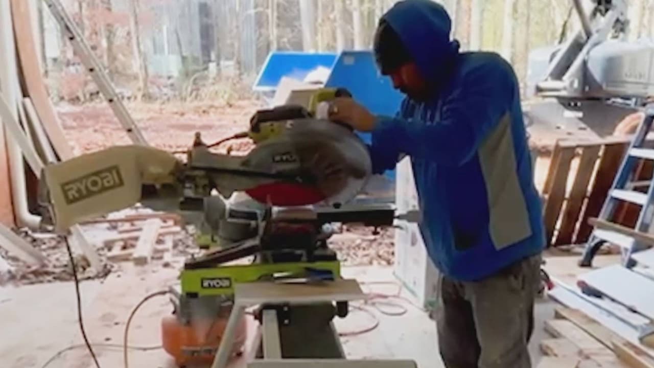 Empresa denuncia impagos por trabajo de construcción: dice que contratista amenaza con Inmigración