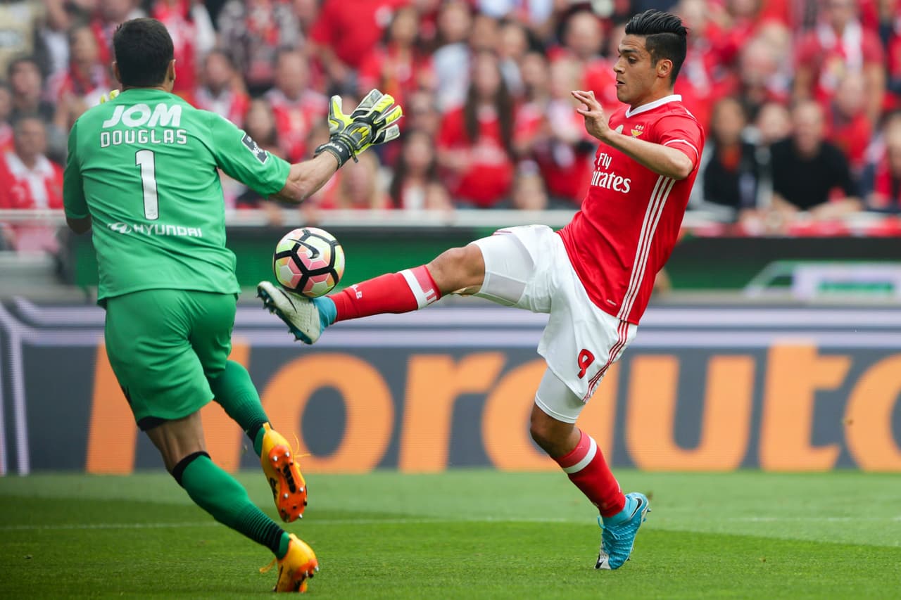 Jiménez demostró que es importante en Benfica con su séptimo gol en la temporada, justo en el triunfo del título en el 5-0 contra Vitoria de Guimaraes.
