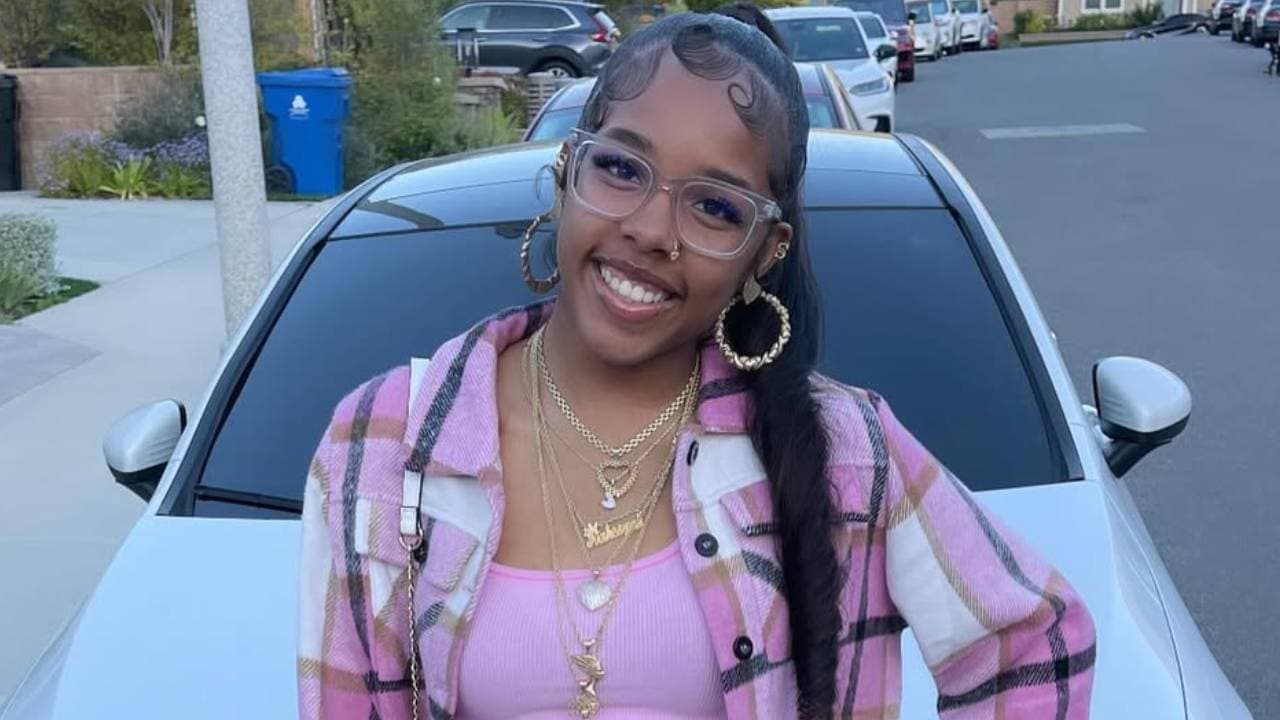 Muere famosa 'tiktoker' en tiroteo en centro comercial de California: tenía 17 años