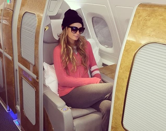 Cuando por alguna razón tiene que volar en aerolíneas comerciales elige las más caras.