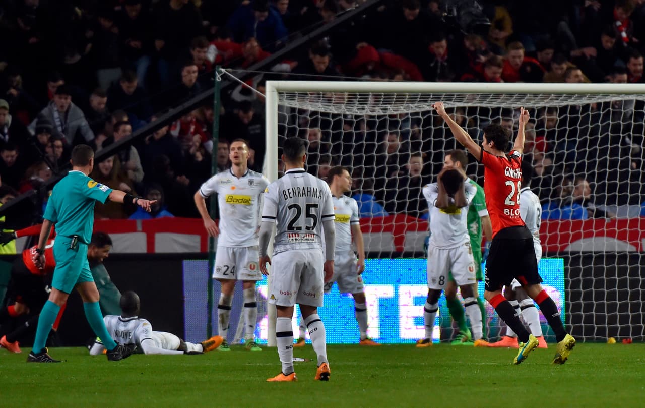 El Angers se aleja de la cima en Francia al caer ante Stade Rennais