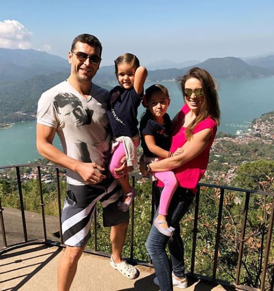 Las pequeñas gozan los deportes acuáticos, por eso cada vez que visitan una playa o lago no pierden oportunidad de disfrutarlos.