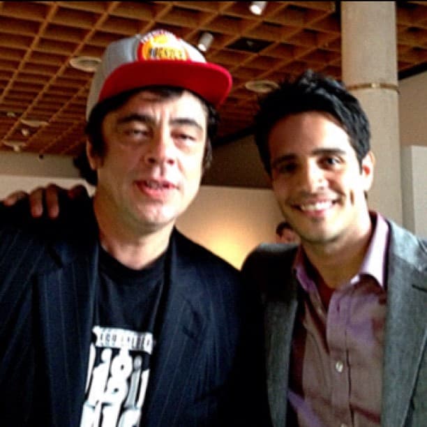 El actor Benicio del Toro adquirió una de las pinturas que realizó Ektor en su trabajo como artista plástico.