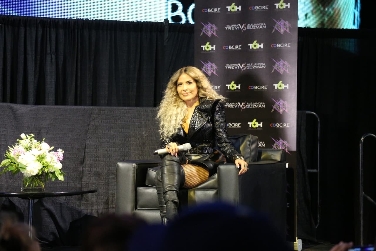 Alejandra Guzmán y Gloria Trevi respondieron a las preguntas de los medios que se dieron cita en la ciudad angelina para platicar acerca de su gira 'Versus'.