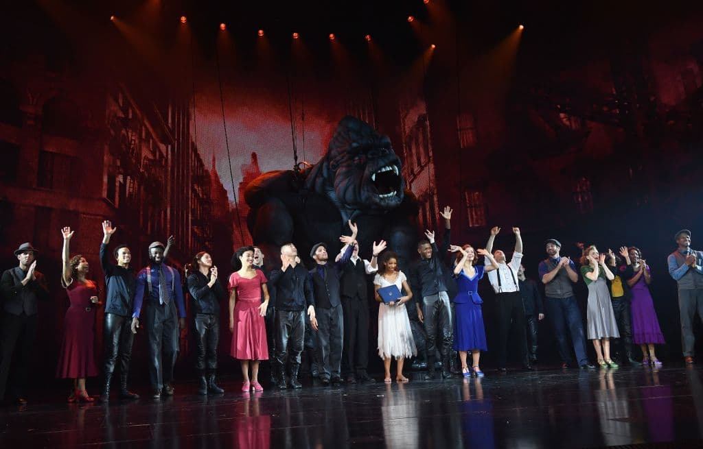 En la conversación podemos apreciar las aspiraciones, retos y desigualdades raciales que sufren los jóvenes.
<br>