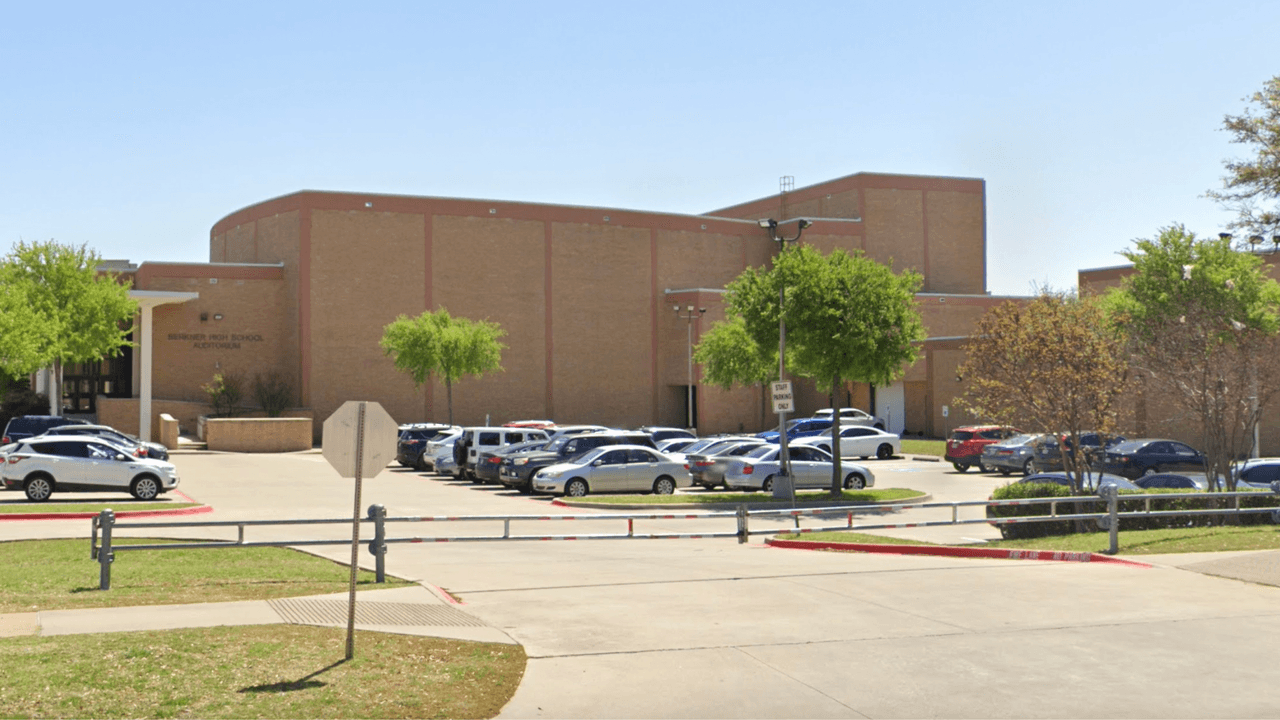 La directora de la secundaria informó que el bloqueo escolar duró 50 minutos.