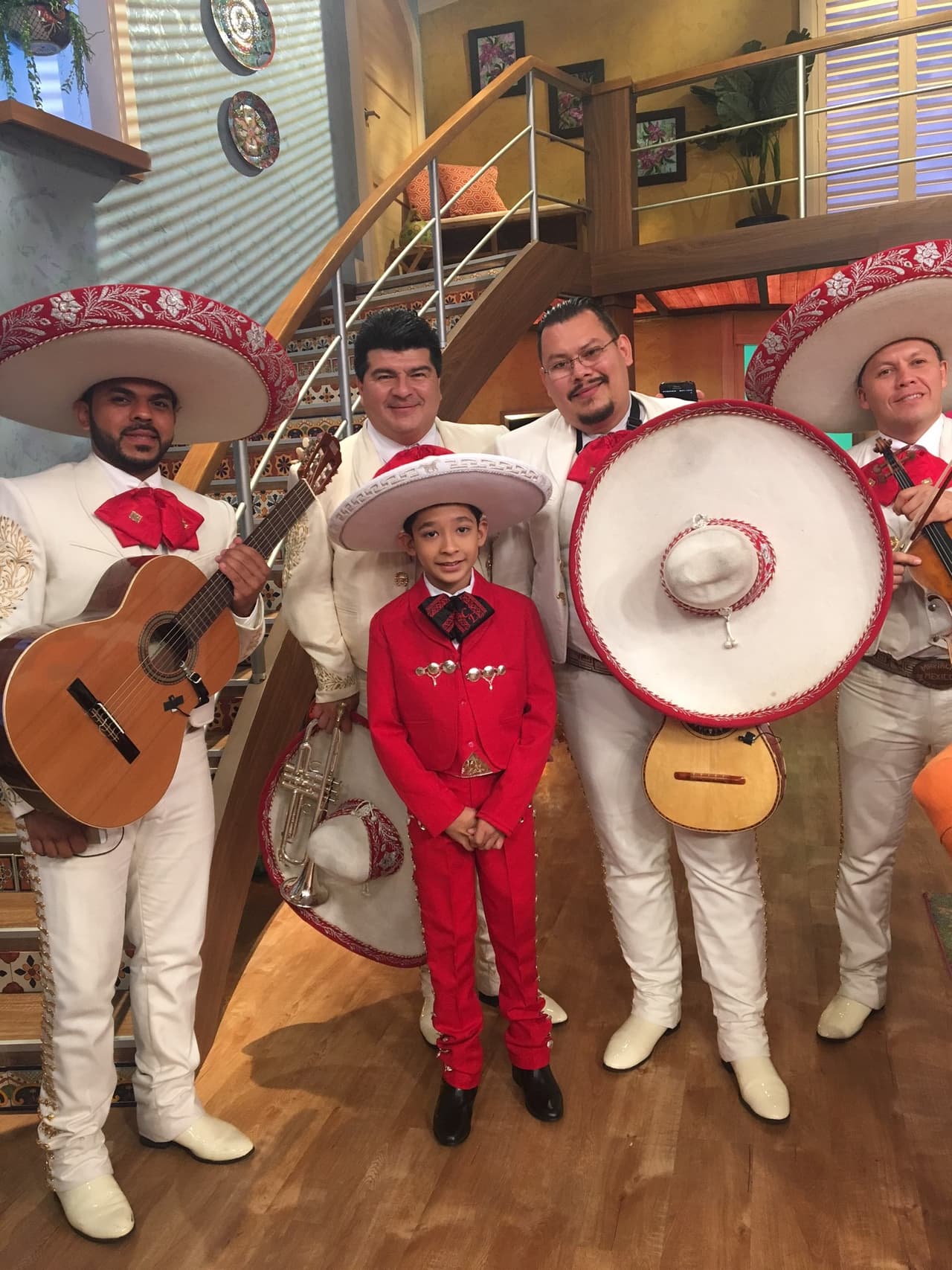 El pequeño Christo tiene una talentosa voz y sueña con ser mariachi.