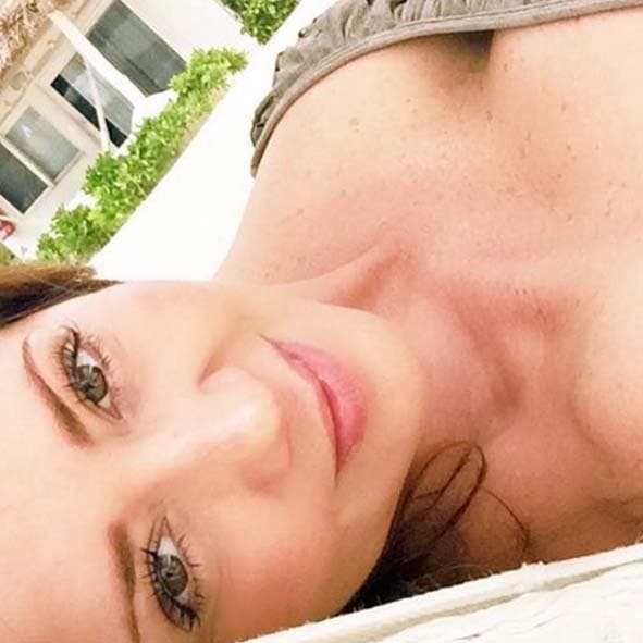 Una buena limpieza facial te ayudará a eliminar las impurezas, los puntos negros y la grasa. Pero lo más importante, contribuye a oxigenar la piel y mantener su luminosidad.