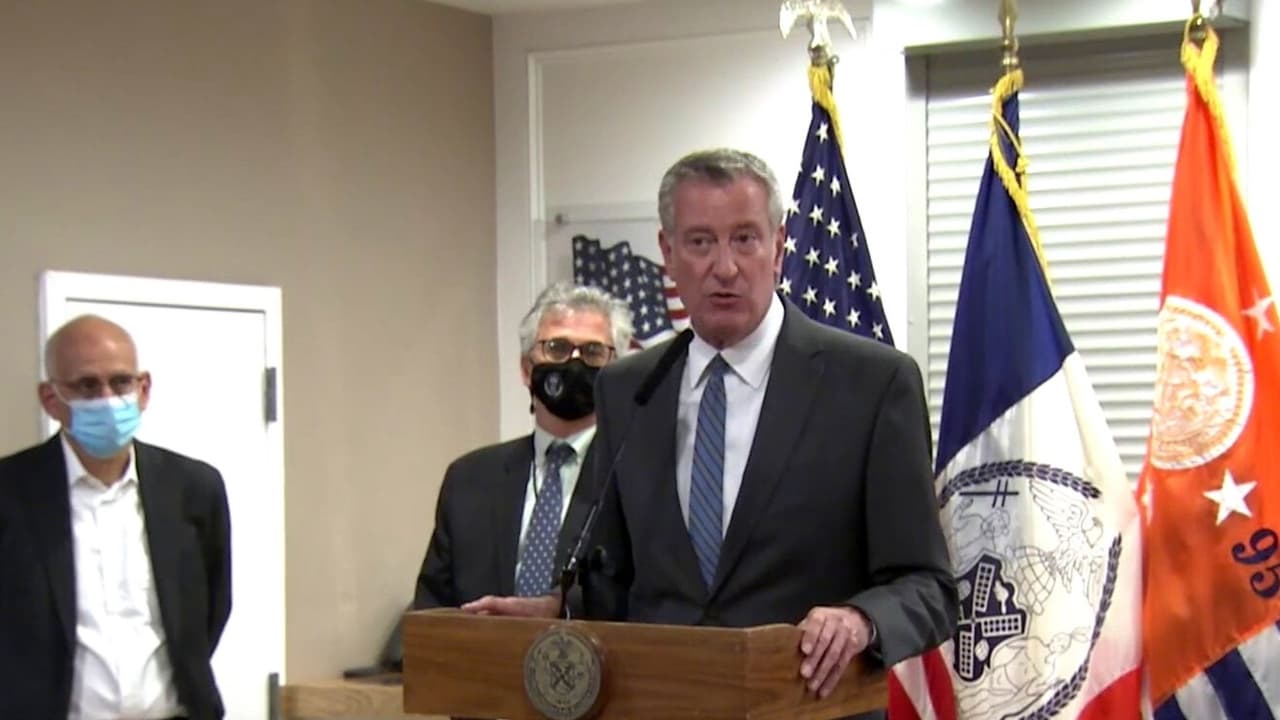 De Blasio visitó Rikers Island, sin embargo líderes sindicalistas creen que no es suficiente