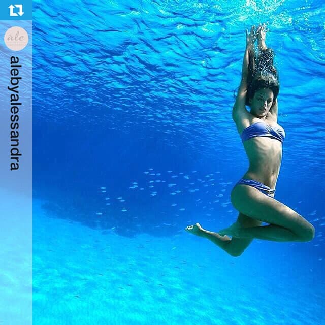 Alessandra cumple 35 y celebramos con sus fotos sexys.