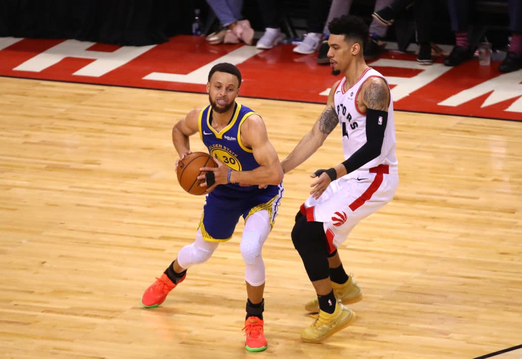 Pese a todo Stephen Curry concluyó la noche como el mejor anotador del partido, con 34 unidades aunque se fue 8-18 en tiros de campo, no precisamente su mejor noche aunque aportó 14 puntos desde la línea, yéndose perfecto en tiros libres.