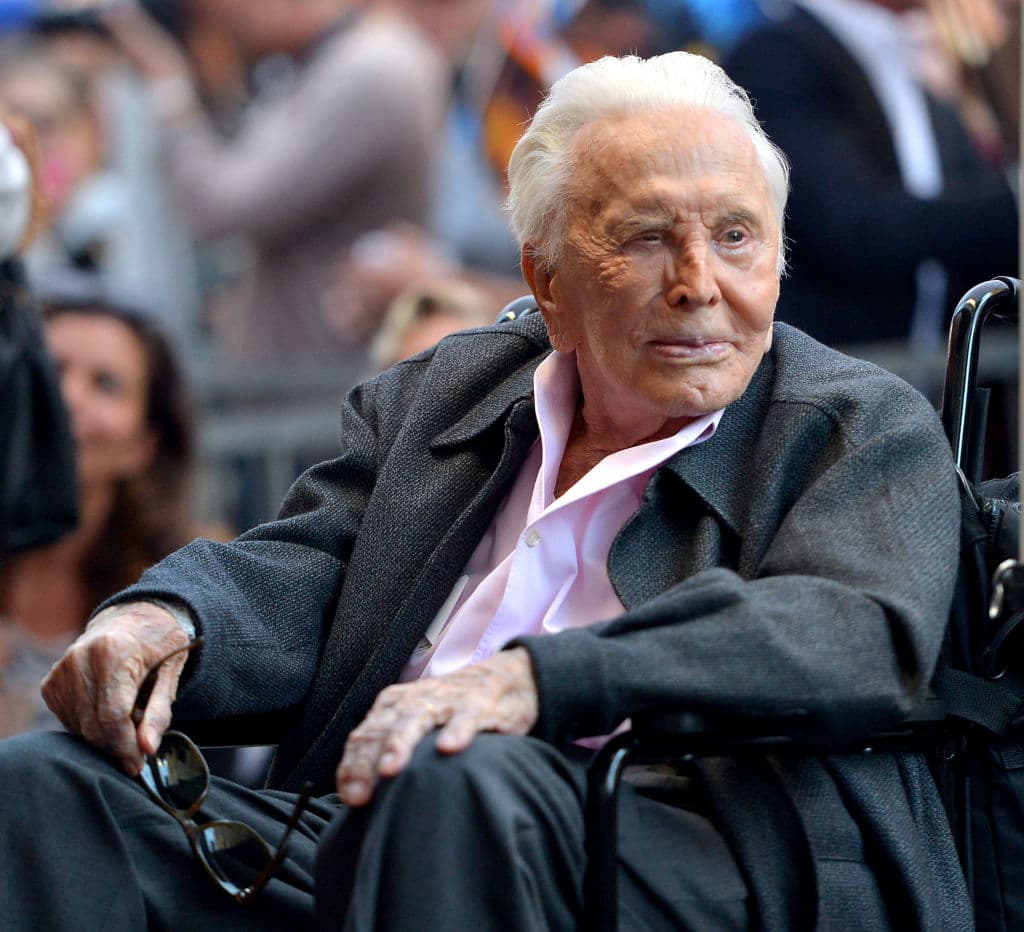 Este 5 de febrero Michael Douglas confirmó la muerte de su padre, el legendario actor Kirk Douglas, a través de un mensaje en su cuenta de Instagram.