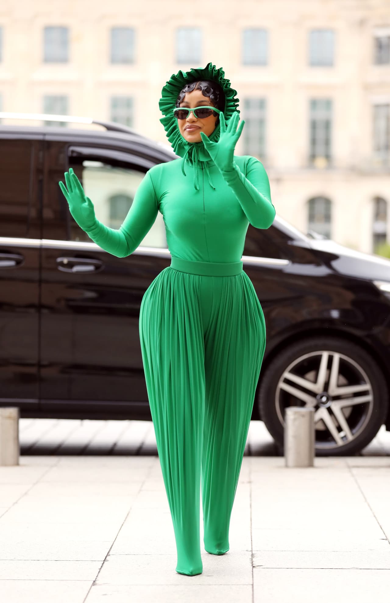 Entre las comparaciones que surgieron, hubo quienes dijeron que con su apariencia pareció uno de los personajes de los "Teletubbies". Otros mencionaron que su 'outfit' se asemejó a una verdura.