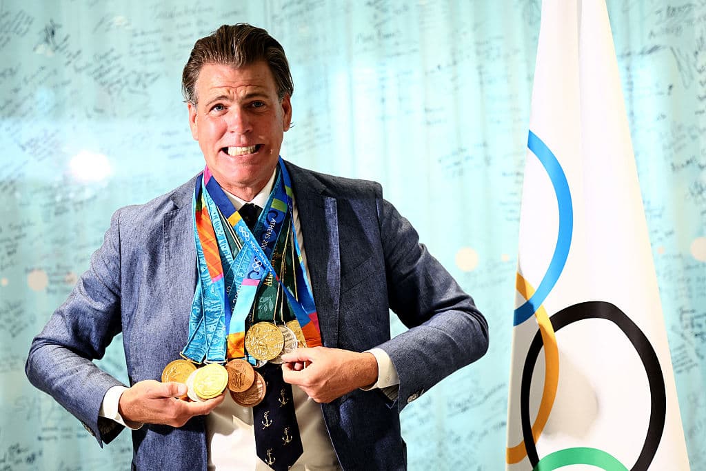 En broma, Gary Hall Jr. dijo que cuidará mejor las nuevas medallas: cinco de oro, tres de plata y dos de bronce, conquistadas
<b>en los Juegos Olímpicos de Atlanta 1996, Sidney 2000 </b>y
<b> Atenas 2004.</b>