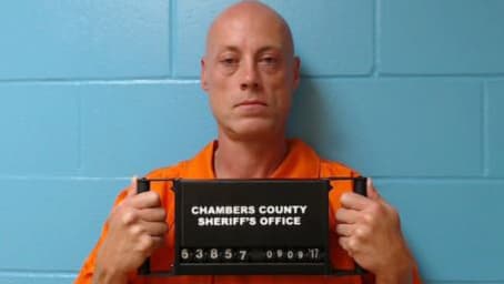 Steven Wayne McDowell, de 44 años, fue detenido y acusado de la muerte de su exesposa Crystal McDowell.