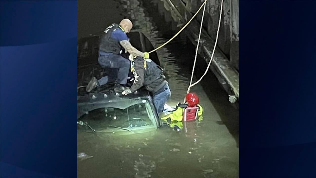  Rescatan a conductor de 79 años tras caer con su auto al río Hackensack en Nueva Jersey