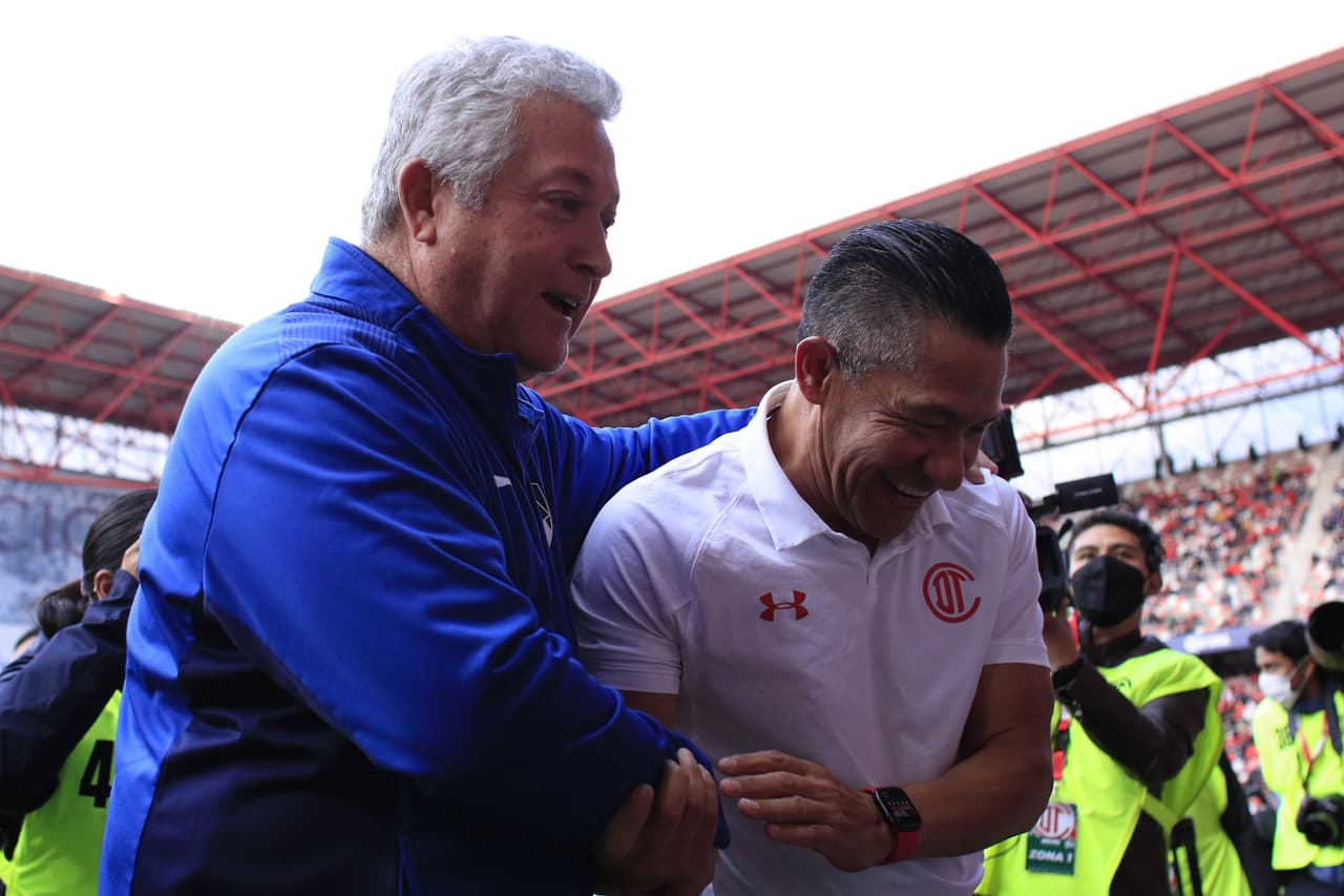 Toluca recibía a Rayados en la Jornada 9 en el duelo por la cima del torneo con los Diablos a la cabeza por un punto. Monterrey se presentó con un 11 alternativo pensando en la doble fecha y el Clásico Regio.