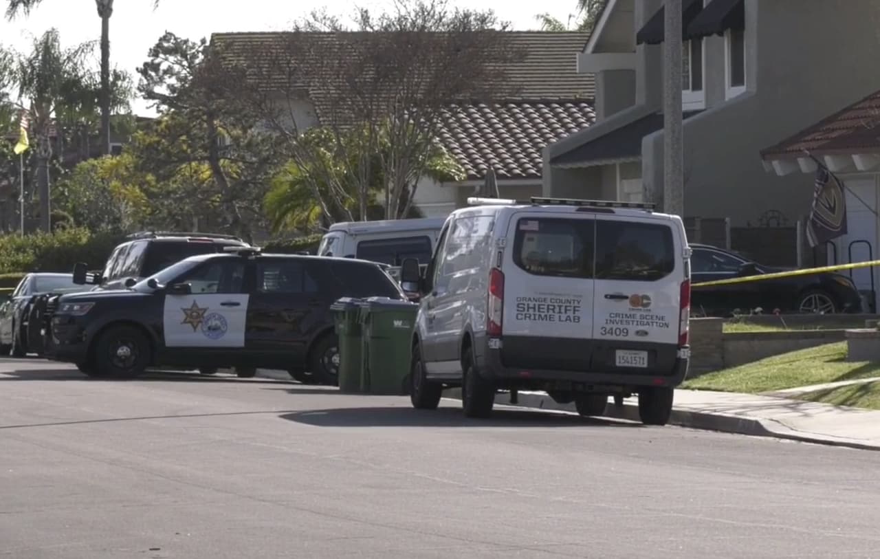 El Departamento del Alguacil del Condado de Orange confirmó que los huesos hallados en el patio trasero de una casa correspondían a restos humanos.