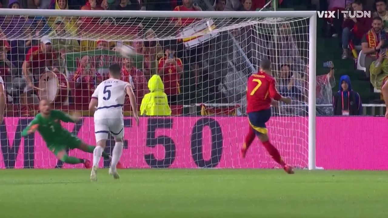 ¡A las nubes! Morata envía su tiro penal a las tribunas