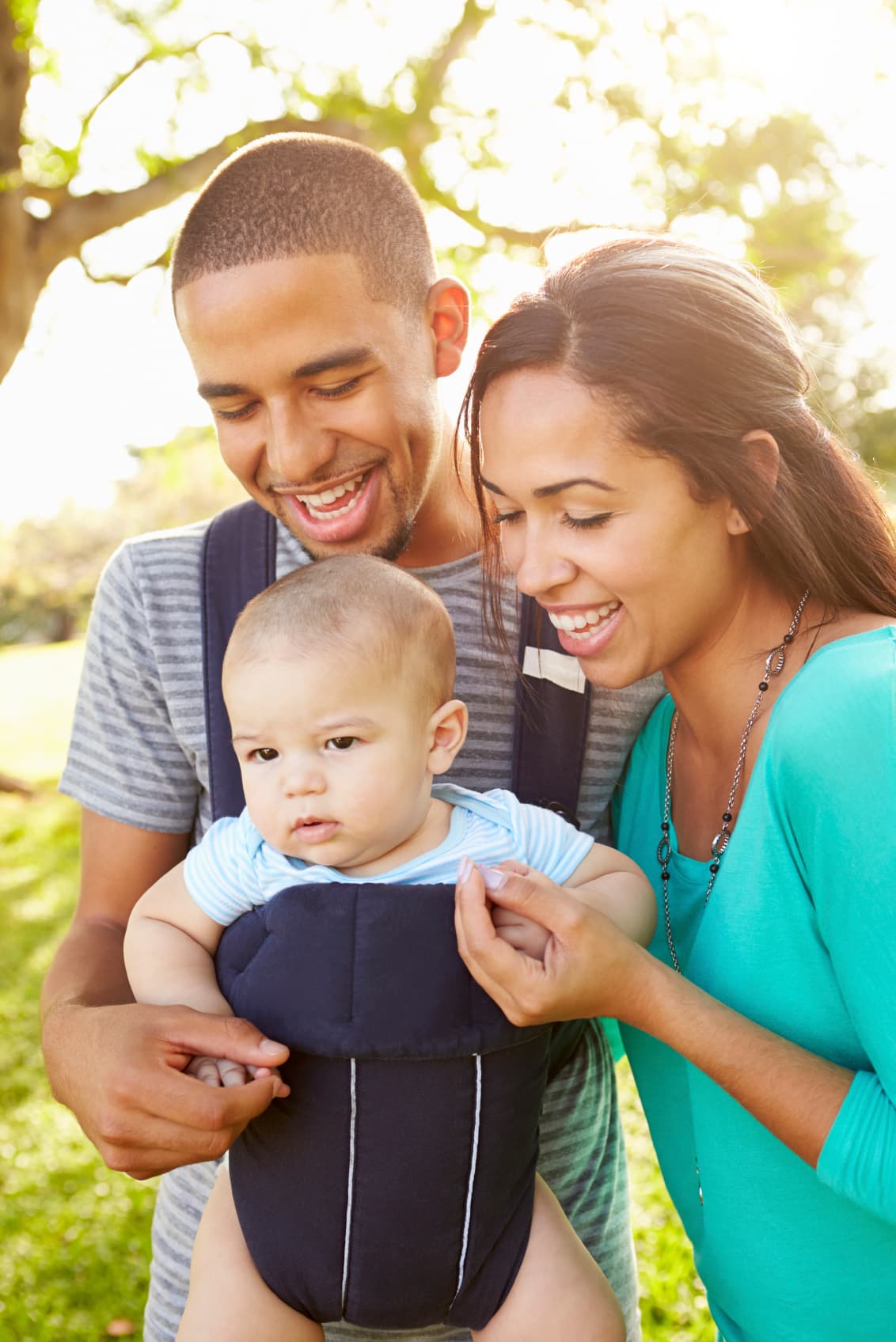 Permite que tus seres queridos y tu pareja te apoyen en todo momento y en lo que les sea posible, ya sea en hacer la comida, lavar la ropa o dejar que cuiden a tu bebé mientras descansas.
