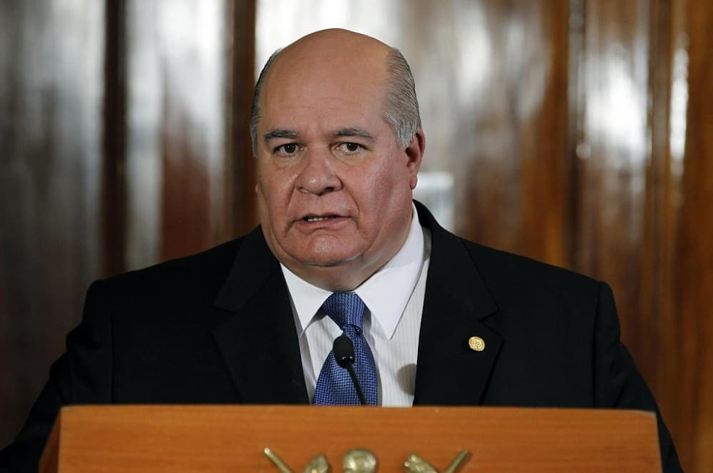 Guatemala ordena capturar al exembajador en EEUU por financiamiento electoral ilícito