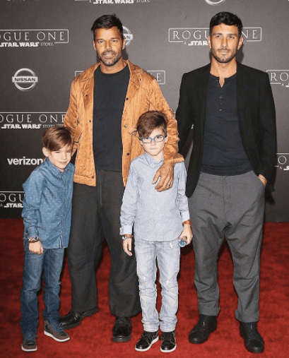 Su primeros hijos fueron Valentino y Matteo, quienes ya son adolescentes pero no se detuvieron ahí, pues volvieron a rentar un vientre dos ocasiones más.