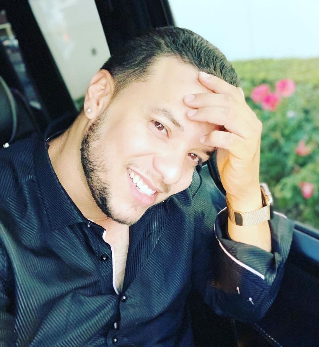 Y al parecer, el haberse casado con la hija de la cantante Jenni Rivera, lo ha llevado a realizar un importante cambio en su vida.