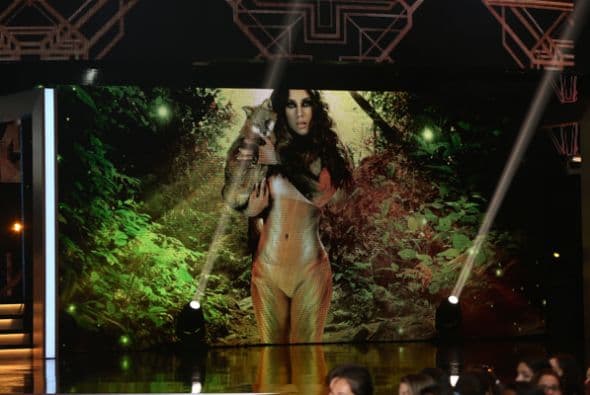 Ahora sí que todas contra todas. ¿Quién ganará? Una semifinal a lo grande con Ale Guzmán, La Arrolladora Banda El Limón y Christian Daniel. Además, animales salvajes y hasta las eliminadas resucitaron. ¿Eres Team Clarissa, Team Nathalia, Team Francisca o Team Catherine?