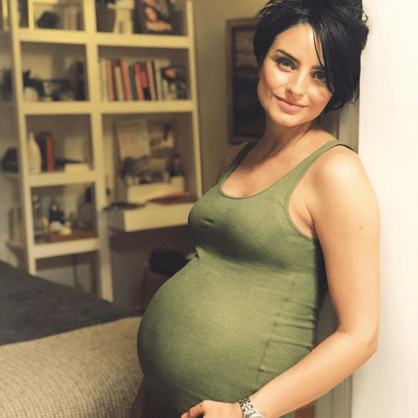 Aislinn Derbez: la hija de Eugenio Derbez y pareja de Mauricio Ochmann, tuvo recientemente su primer hijo y lució muy feliz y bella durante su embarazo.