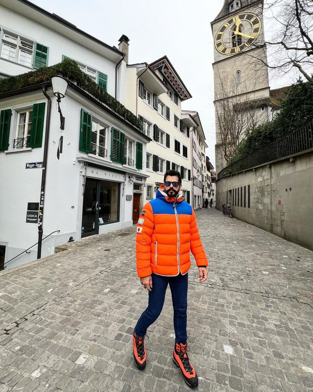 Burak Özçivit en uno de sus viajes.