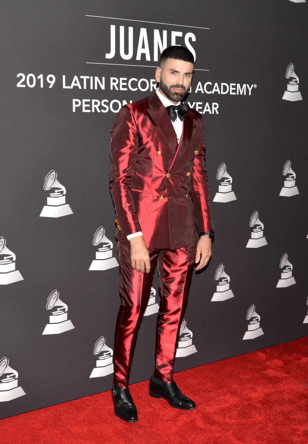 "Vete a vivir a Madrid, madre. Qué chismosa la gente. No salgas de casa más. Ordena hasta el pan por Internet", escribió Jomari.